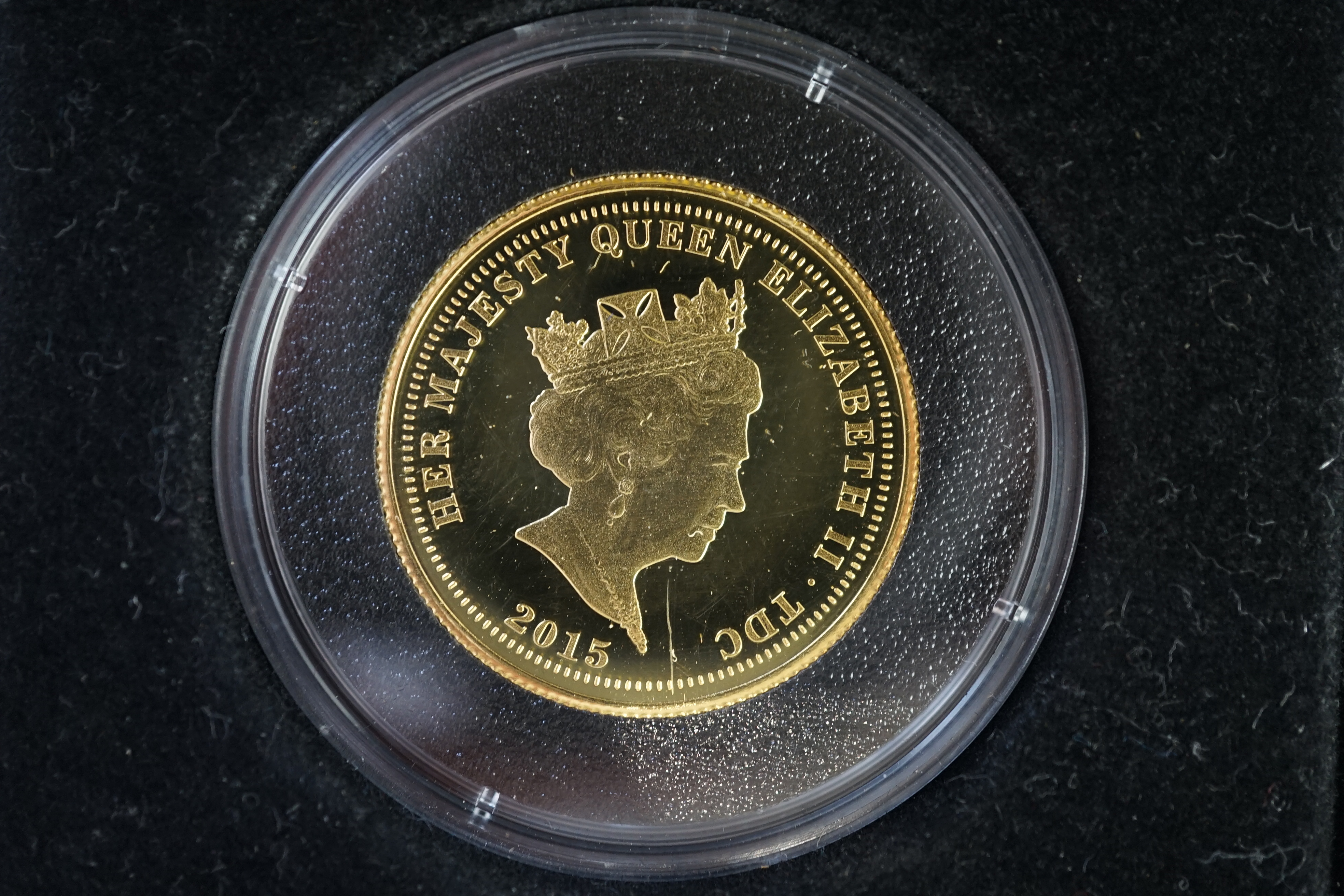 Gold commemorative coins, Elizabeth II, Tristan da Cunha, The Vivat Regina proof 9ct. gold double crown coin, 2015, in Bradford Exchange case with certificate